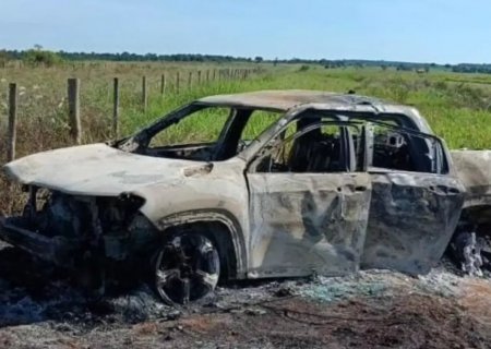 Corpo carbonizado é encontrado no interior de veículo