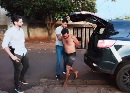 Homem mexia em espingarda quando atirou na esposa que amamentava bebê
