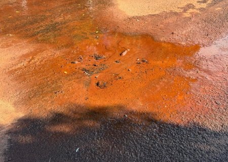 IVINHEMA: Vazamento de água há dias preocupa moradores na Rua 9 do Bairro Triguenã
