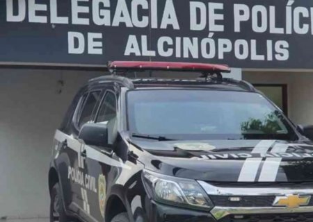 Padrasto é levado para delegacia após agredir enteada com pedaço de madeira