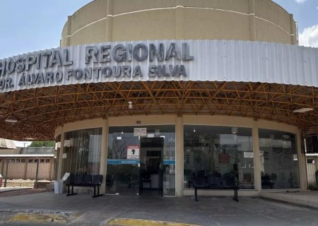 Alvo de dez facadas, homem é levado à hospital em estado grave