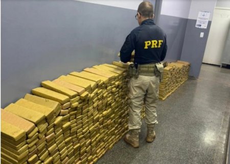 Traficante capota veículo com quase uma tonelada de maconha ao fugir da PRF em Sidrolândia