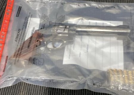 Entrega de droga em condomínio termina com prisão e apreensão de arma