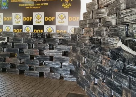 Caminhonete furtada em SC é abandonada com carga milionária após perseguição em MS