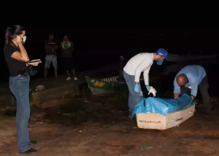 Piloto de barco encontra corpo de homem boiando no rio Paraná