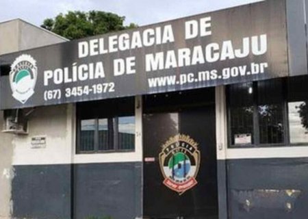 Motociclista morre após colidir com caminhão estacionado