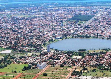 Atirador entra em bar, chama homem pelo nome e tenta matá-lo em Três Lagoas