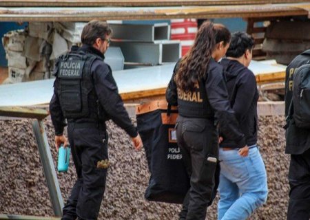 Empresário paga R$ 16 mil por flagrante de arma, mas segue preso em operação