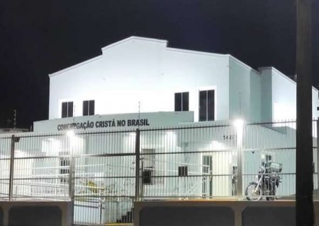 Homem em surto invade igreja e causa prejuízo de R$ 22 mil