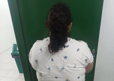 Mulher é presa após fingir ter 12 anos e enganar família “adotiva”