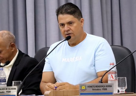 Marcio Alves solicita construção de um campo de futebol no bairro Triguenã