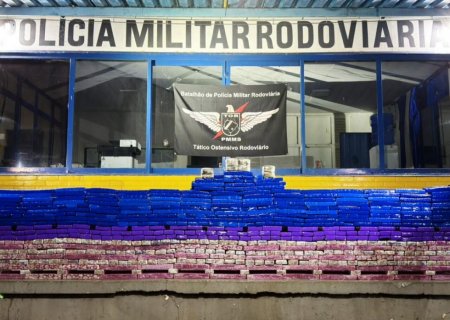 Motorista foge e abandona veículo com mais de meia tonelada de maconha
