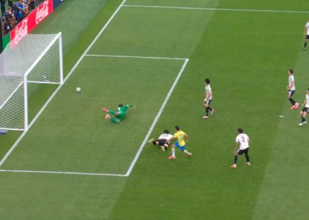 Brasil busca virada nos acréscimos, vence Japão e avança às oitavas da Copa