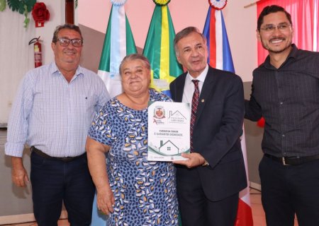 ANGÉLICA: Celebra entrega de 145 escrituras através do Programa Lar Legal