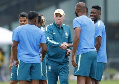 Brasil abre treinos para jogo contra o Japão pela Copa com apenas três titulares