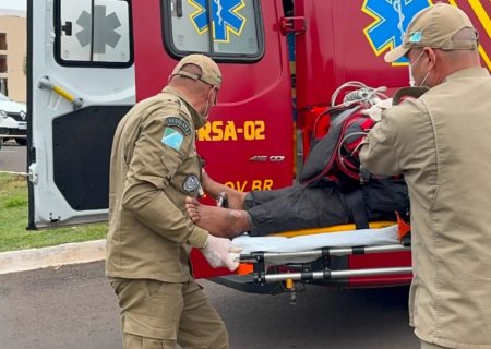 Motociclista é reanimado após atropelar homem em situação de rua em MS