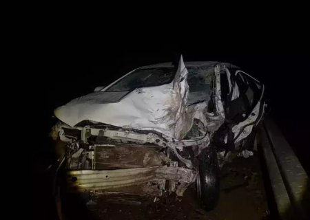 Homem morre preso às ferragens após batida entre veículos