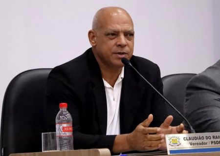 Claudião do Raio X solicita construção de ponto de ônibus às margens da BR-376 e abertura dos bueiros nas ruas pavimentadas no Distrito de Amandina
