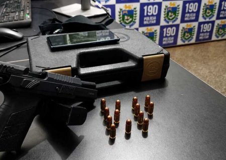 Homem é preso após apontar arma a clientes em restaurante