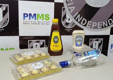 Homem é detido acusado de furtar mel, chocolate, maionese e bebida em atacadista