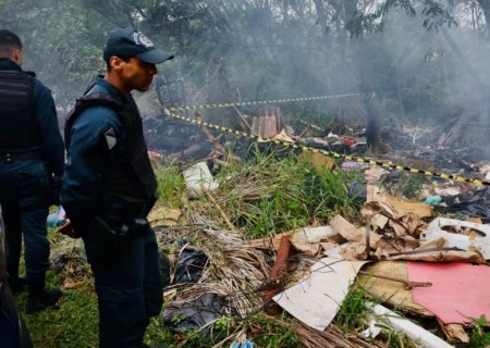 Polícia investiga se homem teria sido arrastado após ser carbonizado em barraco