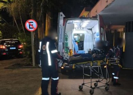 Jovem leva tiros nos dois pés após dupla abrir fogo em frente de casa