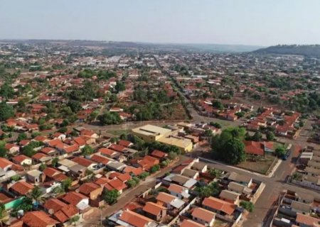 Homem de 29 anos é assassinado a tiros dentro de carro