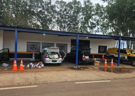 Polícia recupera veículo com restrição e apreende 'muamba' em abordagem