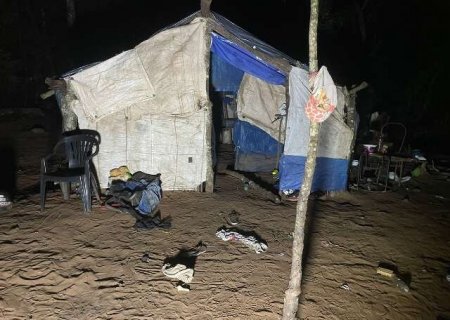 Mãe atacada com foice morre um dia após assassinato de bebê
