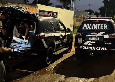 Foragidos por furto e tráfico são localizados e presos