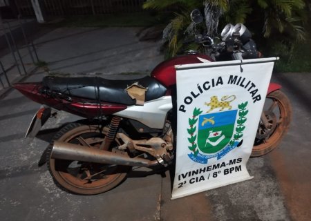 IVINHEMA: PM recupera motocicleta com registro de roubo/furto durante patrulhamento no Piravevê