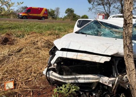 Carro sai da pista e capota na BR-163, em Nova Alvorada do Sul