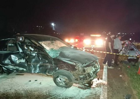 Acidente envolvendo três veículos deixa uma pessoa morta na BR-163