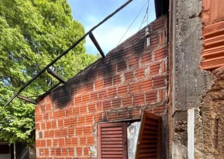 Corpo de homem é encontrado carbonizado em residência após incêndio