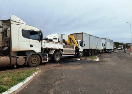 IVINHEMA: Engavetamento entre quatro veículos mobiliza Corpo de Bombeiros