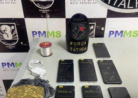 Homem é preso tentando arremessar celulares para dentro da PED
