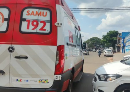 Motoristas discutem após acidente entre carro e ambulância do Samu em MS