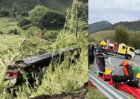 Ônibus cai de ribanceira e mata seis pessoas rumo a Aparecida