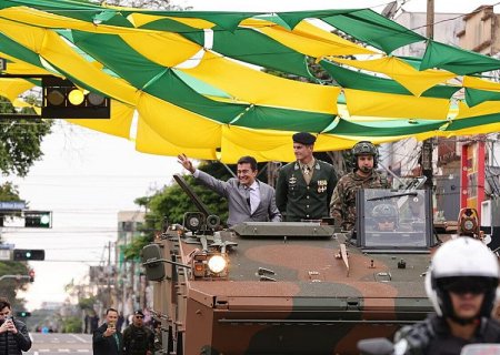 Exército leva 600 militares para avenida e encanta o público no Desfile da Independência em Dourados