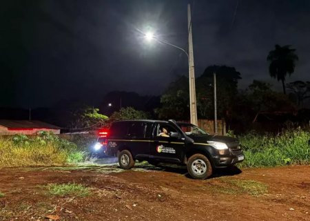 Corpo em estado de decomposição é encontrado às margens de córrego