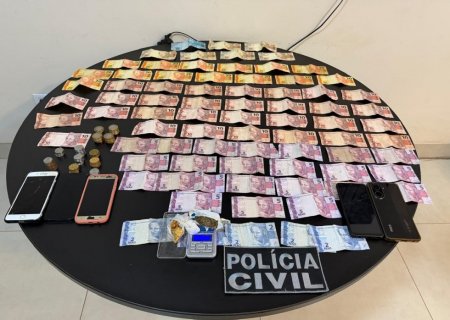 Dupla é presa com maconha, pasta base, dinheiro e balança