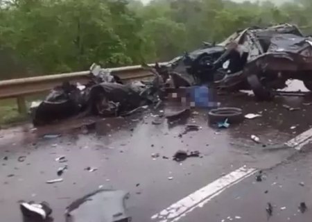 Duas pessoas morrem após Fiat Toro bater contra carreta na BR-163 entre Coxim e Rio Verde