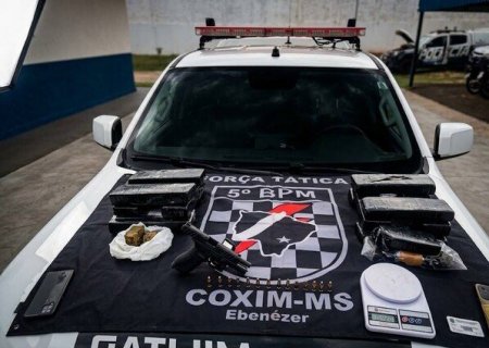 Grupo é preso com arma, munições e maconha guardada em congelador em Coxim