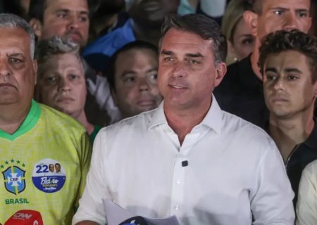 Polícia Federal cancela passaportes de Flávio Bolsonaro
