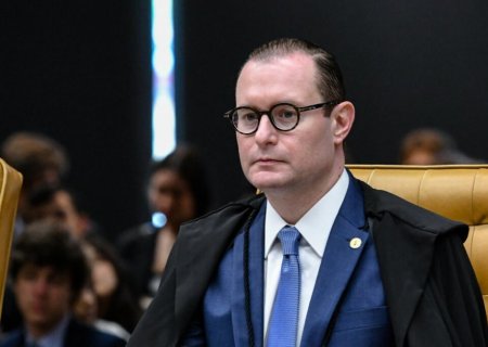 Zanin toma posse no TSE a três dias do 1º turno das eleições