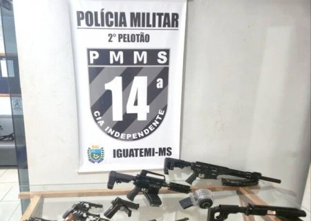 Fuzil dos EUA de R$ 50 mil e outras 9 armas são apreendidas escondidas em carro