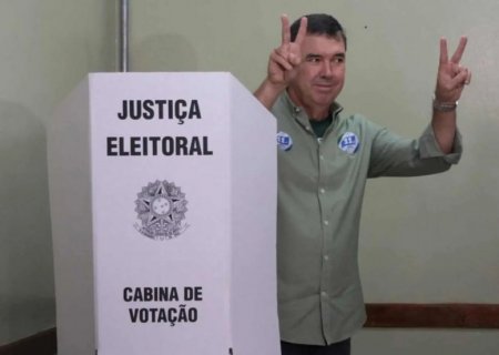 Ao votar, Eduardo Riedel adota cautela e avalia que fez campanha ‘limpa e propositiva’