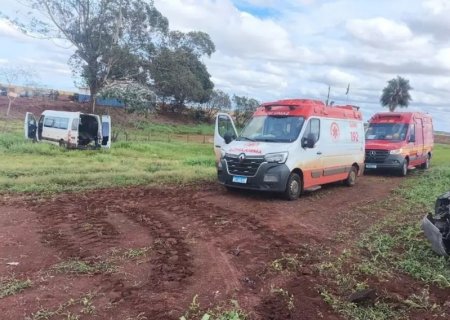 Suspeito de furtar SW4 provoca acidente com van que levava 17 pacientes em Sidrolândia