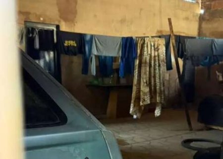 Casa onde mulher foi resgatada de c&aacute;rcere recebe pol&iacute;cia at&eacute; 4 vezes por semana