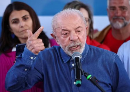 Lula protocola documento no TSE e no STF em que diz que libera a divulgação de sigilos dele e de parentes se Flávio também o fizer
